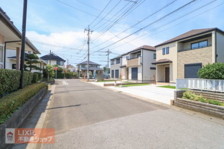 ���̑��@�y�O�ʓ��H�z���n�����ʐ^�B����2�䂷��Ⴆ��L���쓹�H�B���Г����⒓�ԂȂǁA���m�F���������B