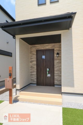 �@�y�G���g�����X�z���n�����ʐ^�B�������Ƃ������ցB3���ǂɈ͂܂ꉜ�s���̂���|�[�`�Ȃ̂ŉJ�̓������S�ł��B