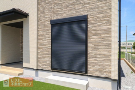 �@�y�h�Ɛݔ��z���n�����ʐ^�B�P�K���r���O�ɂ͉J���̋������ɂ��𗧂h�ƃV���b�^�[�����Ē������o�����̍ۂɂ����S�ł��B