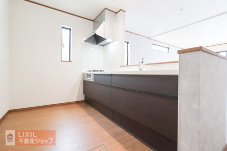 �L�b�`���@�y�L�b�`���z���n�����ʐ^�B�����������F�������������ꂽ��ۂ�^����J�E���^�[�L�b�`���̓��r���O�S�̂����n���ĉƑ��̉�b���e�݂܂��ˁ�