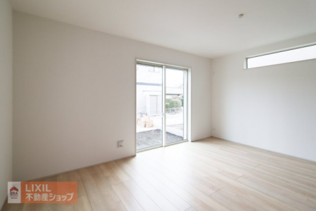 @yrO_CjOzƑc̋Ԃ͑傫Ŗ邭ʂ̗ǂKȋԂƂȂĂ܂B