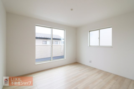 Q@yQz2K7.5̐QBŖ邢ƂȂĂ܂BWICĂAIVȉl̈ߕՂ[łAX[cP[XStobOȂǂ̑傫߂Ȃ̂[ł܂B