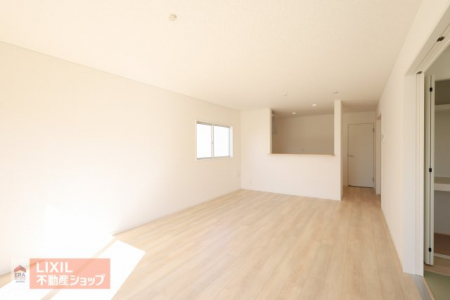 @yrO_CjOzƑc̋Ԃ͑傫Ŗ邭ʂ̗ǂKȋԂƂȂĂ܂B