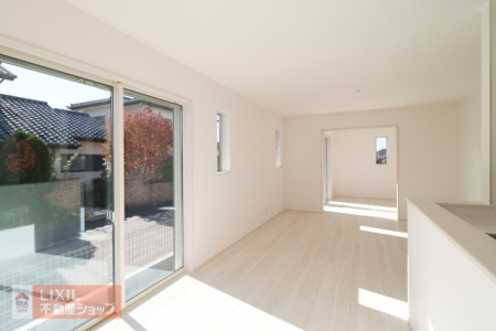 @yrO_CjOzƑc̋Ԃ͑傫Ŗ邭ʂ̗ǂKȋԂƂȂĂ܂B