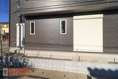 @yhƐݔznʐ^BPKrOɂ͉J̋ɂ𗧂hƃVb^[Ă܂B