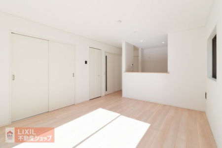 �@�y���r���O�_�C�j���O�z�Ƒ��c���̋�Ԃ͑傫�����Ŗ��邭���ʂ��̗ǂ����K�ȋ�ԂƂȂ��Ă��܂��B