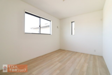 �Q���@�y�Q���z2�K6���̐Q���B3���̔[�˂����Ă���A�I�V�����ȉ��l�̈ߕ��������Ղ���[�ł��A�X�[�c�P�[�X��S���t�o�b�O�Ȃǂ̑傫�߂Ȃ��̂����[�ł��܂��B