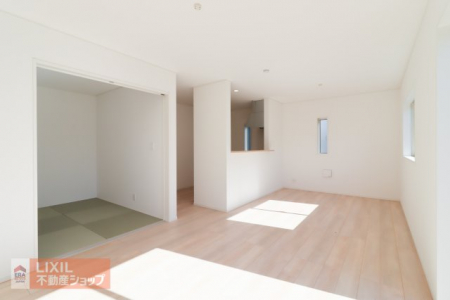 @yrO_CjOzƑc̋Ԃ͑傫Ŗ邭ʂ̗ǂKȋԂƂȂĂ܂B