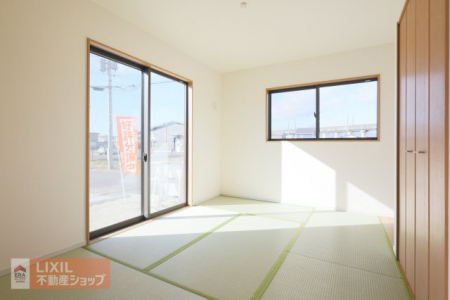 ���̑����ρ@�y�_�C�j���O�z���n�����ʐ^�B�Ƒ��ł��낰��_�C�j���O�ł��B�Ζʎ��L�b�`���ł��H���̏��������Ȃ��炲�Ƒ��Ƃ̉�b���y���߂܂��B