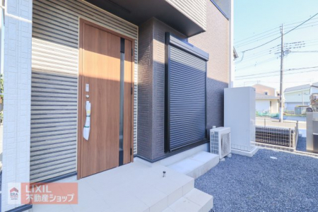 @yhƐݔznʐ^BPKrOɂ͉J̋ɂ𗧂hƃVb^[Ă܂B