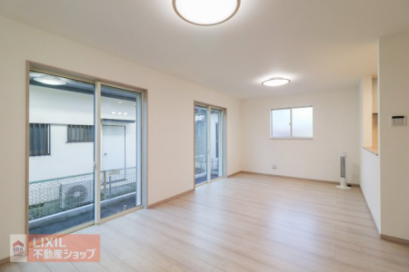 @yrO_CjOzƑc̋Ԃ͑傫Ŗ邭ʂ̗ǂKȋԂƂȂĂ܂B