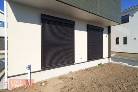 @yhƐݔznʐ^BPKrOɂ͉J̋ɂ𗧂hƃVb^[Ă܂B