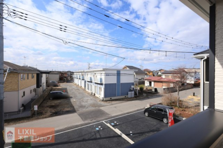 ���̑��@�y��������̒��]�z���n�����ʐ^�B�o���R�j�[����̌i�F�B�\���ȊԊu���m�ۂ���Ă���܂��B