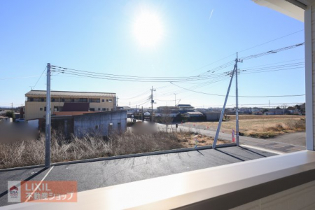 ���̑��@�y��������̒��]�z���n�����ʐ^�B�o���R�j�[����̌i�F�B�\���ȊԊu���m�ۂ���Ă���܂��B