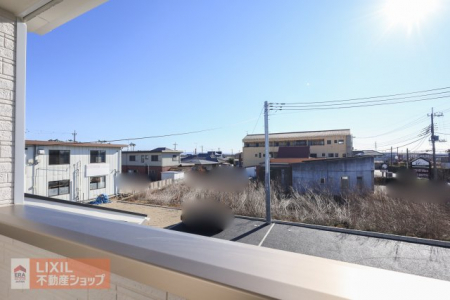 ���̑��@�y��������̒��]�z���n�����ʐ^�B�o���R�j�[����̌i�F�B�\���ȊԊu���m�ۂ���Ă���܂��B