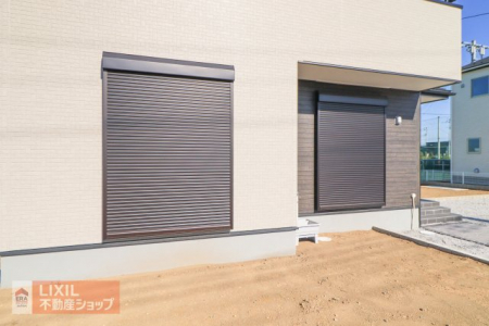 @yhƐݔznʐ^BPKrOɂ͉J̋ɂ𗧂hƃVb^[Ă܂B