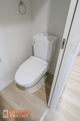 �g�C���@�y�g�C���z���n�����ʐ^�B�������g�[�֍��t���B���������Ă���̌��Ɗ��C���ł���悤�ɂȂ��Ă��܂��B�Q�K�ɂ��g�C�����������܂��B