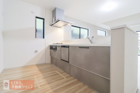 �L�b�`���@�y�L�b�`���z�Ζʎ��L�b�`���J�E���^�[�ł��q�l�̗l�q�����Ȃ��痿�����o���܂��B�X���C�h���[�ő傫�Ȓ����������N���N���[��