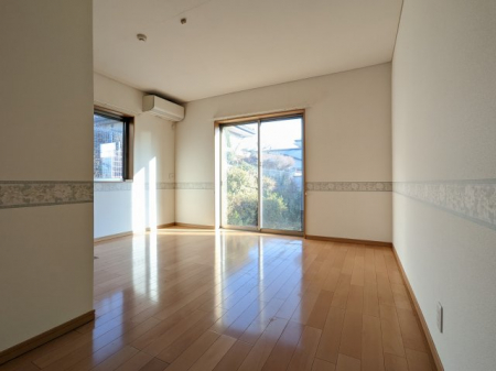 ���̑����ρ@�����E�쑤�ɑ����������܂��B�N���[�[�b�g�����[�̓o�b�`���I