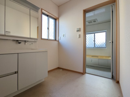 ���ʑ�E���ʏ��@���L�̐��ʑ䂪�������܂��B