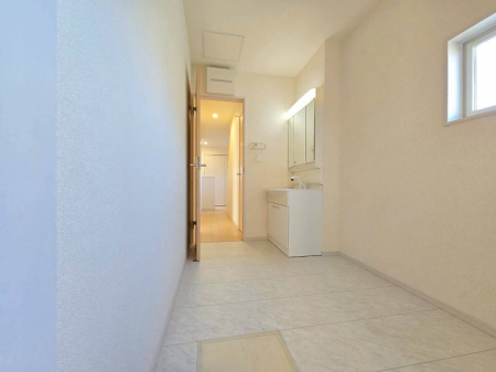 �@�y�E�ߏ�z