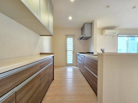 �L�b�`���@�y�L�b�`���z���ꊴ�̂���ؖڒ����������V�X�e���L�b�`���B���t���̃J�b�v�{�[�h���A�@�\�����ӂ�邨�����ȃL�b�`�����C�t�������܂��B