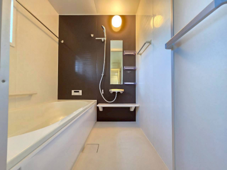 �����@�y�����z��؃T�C�Y�̍L�X�o�X���[���B�����������L�΂��āA����̔���c��������܂��B