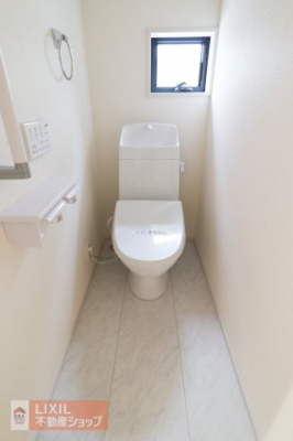�g�C���@�y�g�C���z���n�����ʐ^�B�������g�[�֍��t���B���������Ă���̌��Ɗ��C���ł���悤�ɂȂ��Ă��܂��B�Q�K�ɂ��g�C�����������܂��B