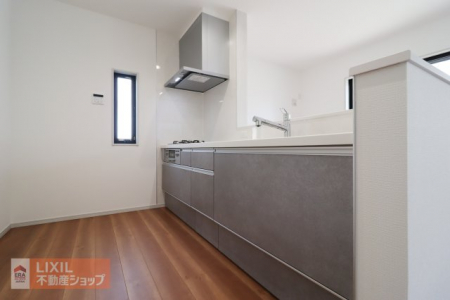 �L�b�`���@�y�L�b�`���z�Ζʎ��L�b�`���J�E���^�[�ł��q�l�̗l�q�����Ȃ��痿�����o���܂��B�X���C�h���[�ő傫�Ȓ����������N���N���[��