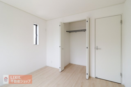 ���[�@�y���[�z���s���̂���N���[�[�b�g�ɂ́A��������̈ߕ��̂ق��A�ߑ��P�[�X��o�b�O�E�X�[�c�P�[�X�Ȃǂ������Ղ���[�ł��܂�