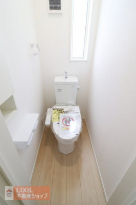 �g�C���@�y�g�C���z���n�����ʐ^�B�������g�[�֍��t���B���������Ă���̌��Ɗ��C���ł���悤�ɂȂ��Ă��܂��B�Q�K�ɂ��g�C�����������܂��B