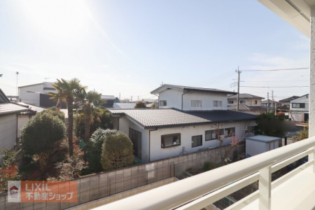 ���̑��@�y��������̒��]�^���n�����ʐ^�z�o���R�j�[����̌i�F�ł��B�����̒ʂ�A�אڂ��������Ƃ̊Ԋu���Ƃ�Ă���A�������肪�ǍD�Ȃ��Ƃ�������܂��B���ۂɌ��n�ő̊����Ă��������B