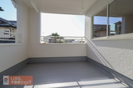 �o���R�j�[�@�y�o���R�j�[�^���n�����ʐ^�z������̃o���R�j�[�œ�������ǍD�ł��B�C���i�[�o���R�j�[�ł��̂ŁA��ɊO�V�䂪���Ă��܂��B�J�̓��Ȃǂ̂���������S�ł��B