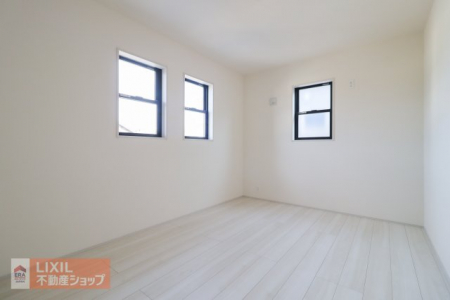 �Q���@�y�Q���^���n�����ʐ^�z2�K6���̗m���ł��B�N���[�[�b�g�����Ă��܂��̂ŁA�w�K���A�x�b�h��ݒu����ƁA�q�������Ƃ��Ă͂��傤�Ǘǂ��T�C�Y���Ǝv���܂��B�o���R�j�[�֒��ڏo���肪�ł��܂��B