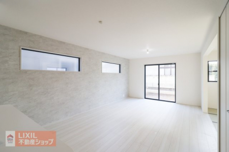 ���r���O�@�y���r���O�^���n�����ʐ^�z���邢�������̓���18���̃��r���O�͉Ƒ��c���̏ꏊ�ɂ̓s�b�^���B���r���O�̂ǂ��ɂ��Ă��L�b�`���̂��Ƒ��Ɖ�b�\�B�אڂ���4���̘a���ƈ�̓I�ɗ��p����΁A���L�X�I