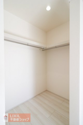 ���[�@�y���[�^���n�����ʐ^�z2�K7.5���̂������ɐݒu���ꂽ�E�H�[�N�C���N���[�[�b�g�ł��B��e�ʂ̎��[���b�N�Ȃǂ�u�����Ƃ��ł��܂��̂ŁA���ו��̗ʂɍ��킹�ė��p���邱�Ƃ��\�ł��B