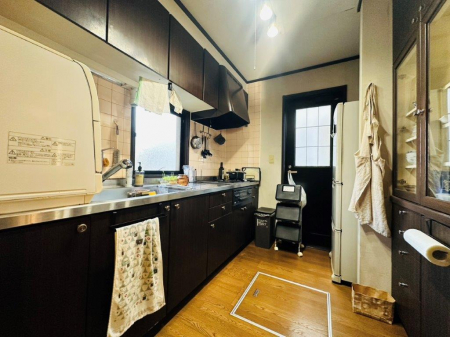 �L�b�`���@��������X�y�[�X���m�ۂ���Ă���̂Ŏg���₷���L�b�`���ł���