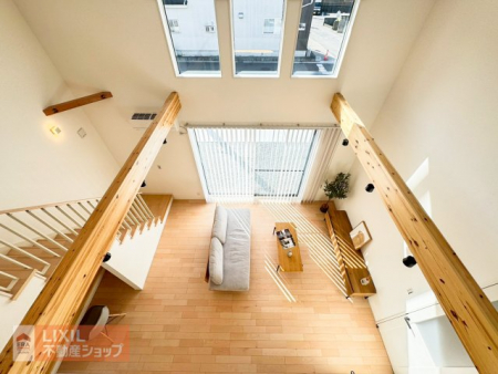 �@�y�_�C�j���O�z���n�����ʐ^�B�Ƒ��ł��낰��_�C�j���O�ł��B�Ζʎ��L�b�`���ł��H���̏��������Ȃ��炲�Ƒ��Ƃ̉�b���y���߂܂��B