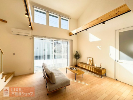 �@�y���r���O�_�C�j���O�z�Ƒ��c���̋�Ԃ͑傫�����Ŗ��邭���ʂ��̗ǂ����K�ȋ�ԂƂȂ��Ă��܂��B