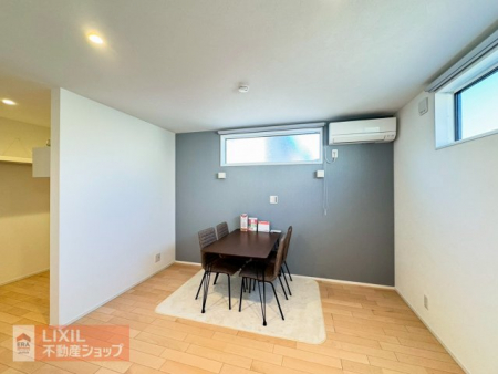 �Q���@�y�Q���z1�K7���̐Q���BWIC�����Ă���A�I�V�����ȉ��l�̈ߕ��������Ղ���[�ł��A�X�[�c�P�[�X��S���t�o�b�O�Ȃǂ̑傫�߂Ȃ��̂����[�ł��܂��B