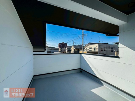 �o���R�j�[�@�y�o���R�j�[�z���s���A�����Ƃ��ɂ����Ղ�ŁA�����̉J�Ȃ���󕨂��G��ɂ����Ȃ��Ă���܂��B