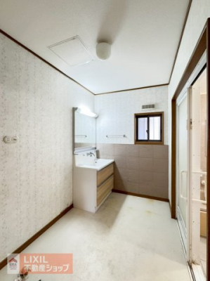 �@�y�E�ߏ��z���n�����ʐ^�B���ʒE�ߏ��͂������Ƃ����X�y�[�X�Ŏg���₷���A�����A���C�p�̏������t���Ă��܂��B