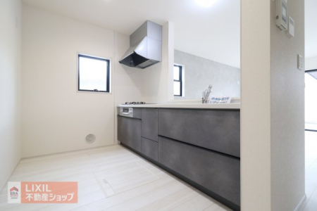 �L�b�`���@�y�L�b�`���z�Ζʎ��L�b�`���J�E���^�[�ł��q�l�̗l�q�����Ȃ��痿�����o���܂��B�X���C�h���[�ő傫�Ȓ����������N���N���[��