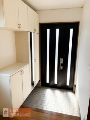 ���ց@�y���ց^���n�ʐ^�z�������Ɩ��邢���ւ��F�l�����o�}���B�W���Őݒu�ς̃V���[�Y�{�b�N�X�ɂ��A���ւ��U�炩��Ȃ��悤�z������Ă��܂��B