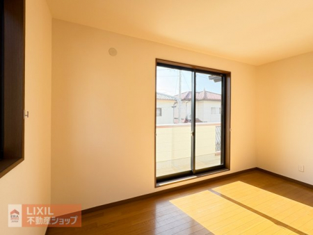 �q�������@�y�q�������^���n�ʐ^�z�N���[�[�b�g�����Ă��܂��̂ŁA�w�K���A�x�b�h��ݒu����ƁA�q�������Ƃ��Ă͂��傤�Ǘǂ��T�C�Y���Ǝv���܂��B�o���R�j�[�֒��ڏo���肪�ł��܂��B