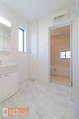 �@�y�����h���[�X�y�[�X�z���n�����ʐ^�B�Ǝ������Ȃǎg�����肪�悭�A�����󂪂��₷���ł��ˁB�̌���������閾�邢���������ߑO���̉Ǝ����y�������Ă���܂��B