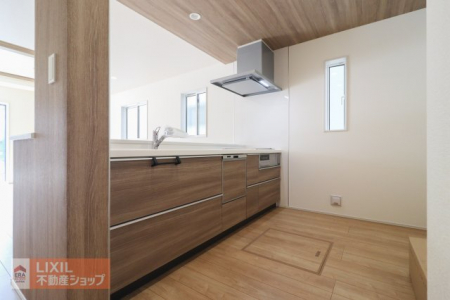 �L�b�`���@�y�L�b�`���z�Ζʎ��L�b�`���J�E���^�[�ł��q�l�̗l�q�����Ȃ��痿�����o���܂��B�X���C�h���[�ő傫�Ȓ����������N���N���[��