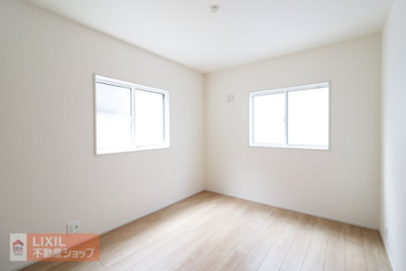�Q���@�y�Q���z2�K5.25���̐Q���B��ʍ̌��Ŗ��邢�������ƂȂ��Ă���A�_�u���x�b�h���u����̂ł��v�w�̐Q���Ƀs�b�^���ł��B