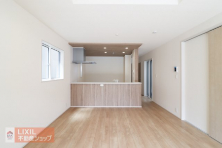 �@�y�_�C�j���O�z���n�����ʐ^�B�Ƒ��ł��낰��_�C�j���O�ł��B�Ζʎ��L�b�`���ł��H���̏��������Ȃ��炲�Ƒ��Ƃ̉�b���y���߂܂��B