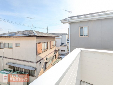 ���̑��@�y��������̒��]�^���n�ʐ^�z�o���R�j�[����̌i�F�ł��B�����̒ʂ�A�אڂ��������Ƃ̊Ԋu���Ƃ�Ă���A�������肪�ǍD�Ȃ��Ƃ�������܂��B���ۂɌ��n�ő̊����Ă��������B